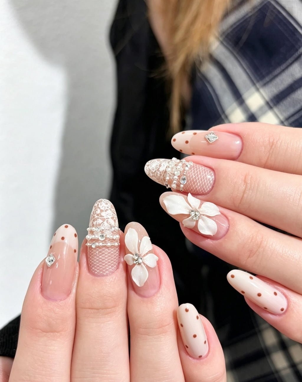 August Nails Pearl Lace Blossom