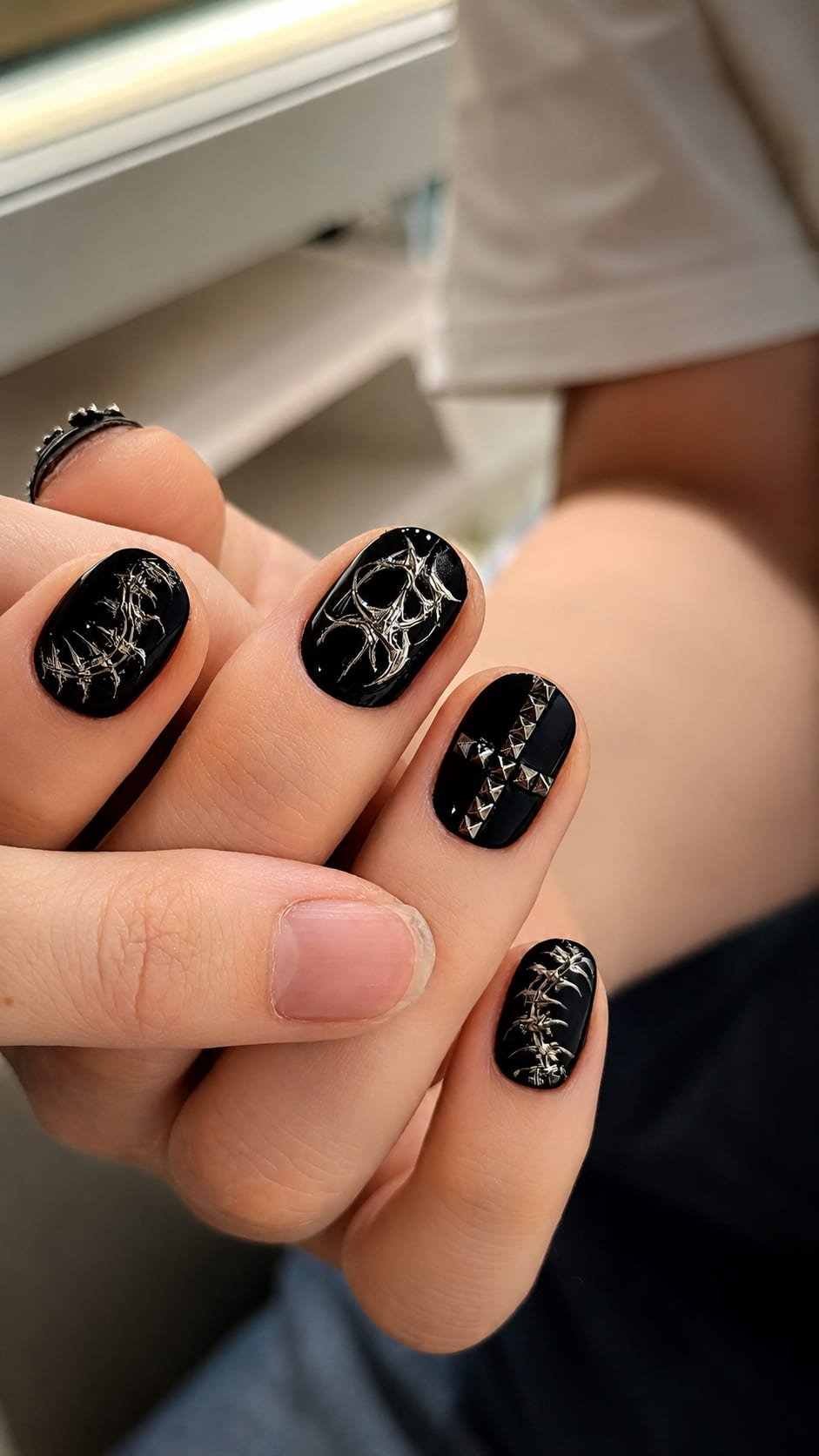 Black Chrome Barbed Wire Y2K Nails