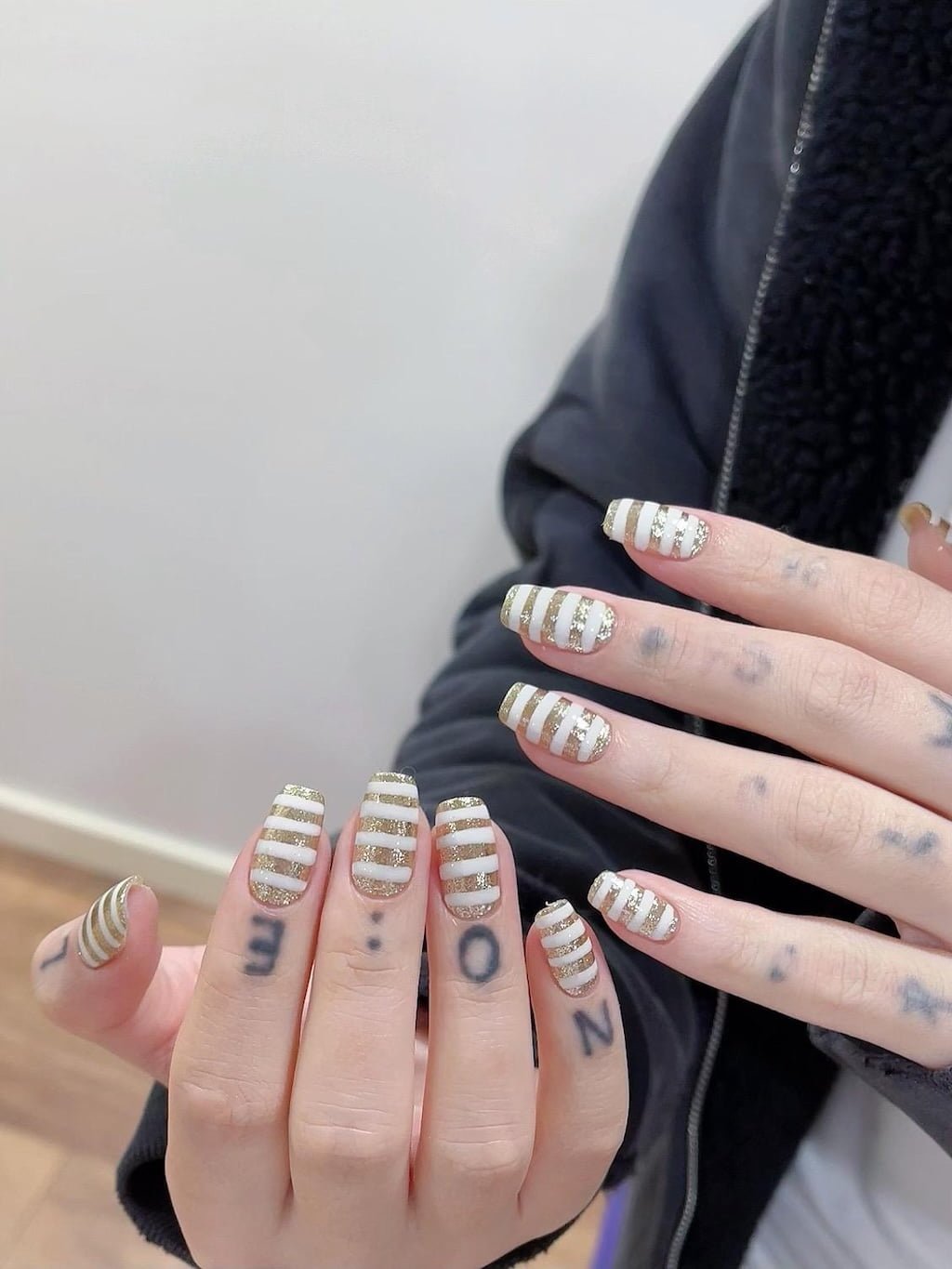 Gold Glitter Stripe Preppy Nails