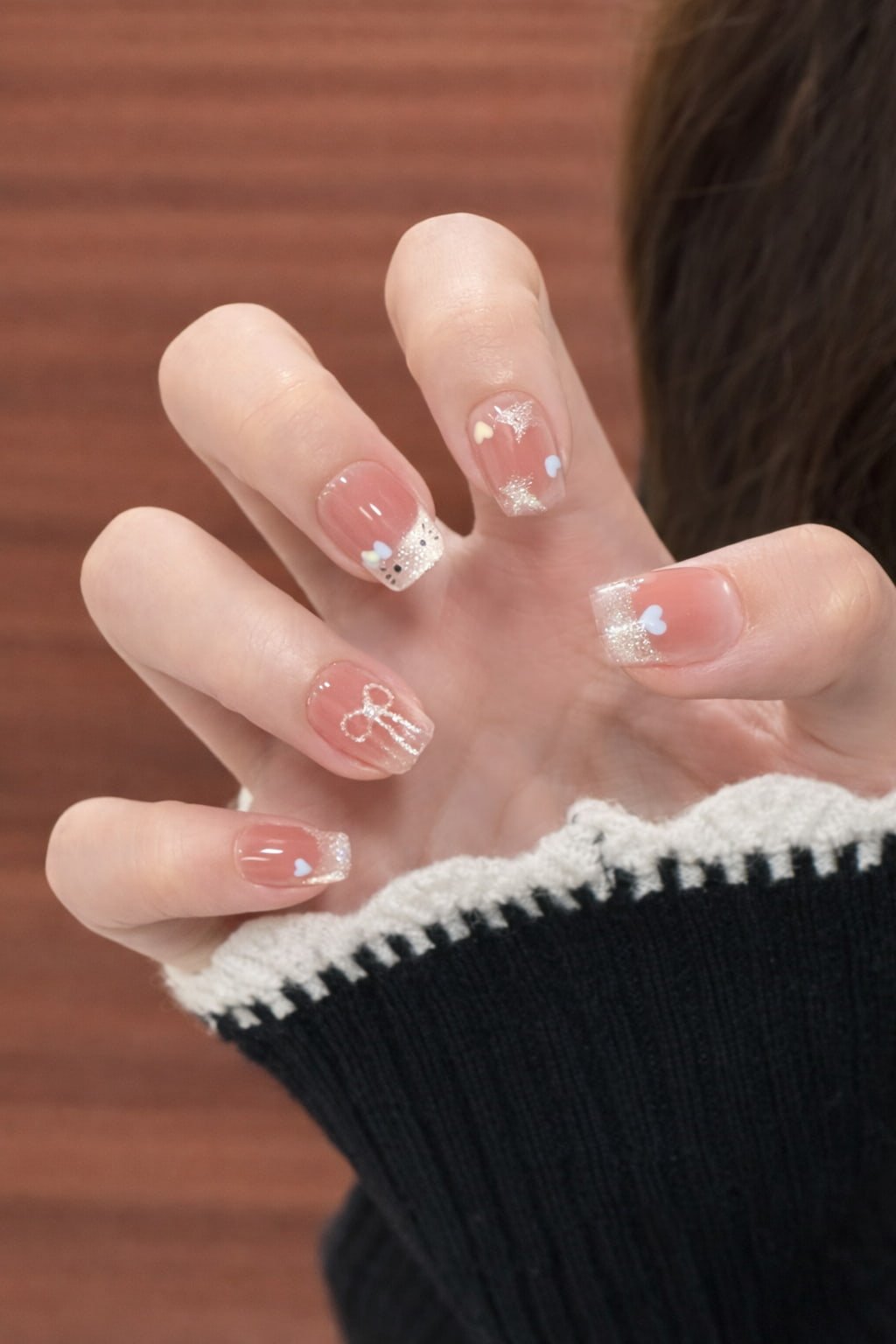 Short Glitter Heart Hello Kitty Nail