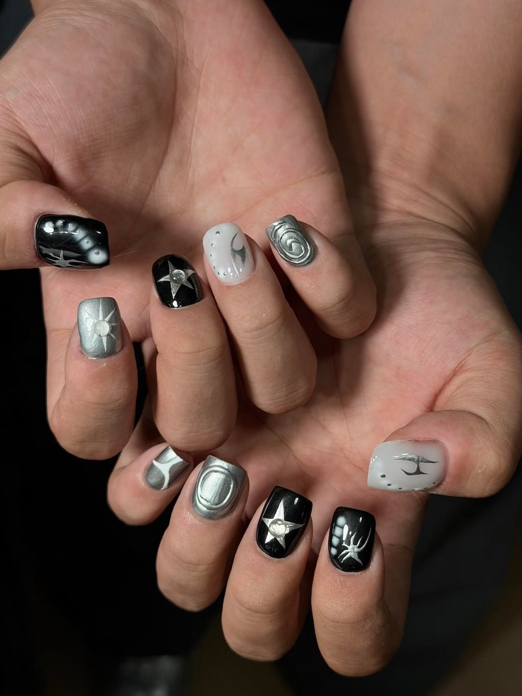 Silver Chrome and Black Star Y2K Nails