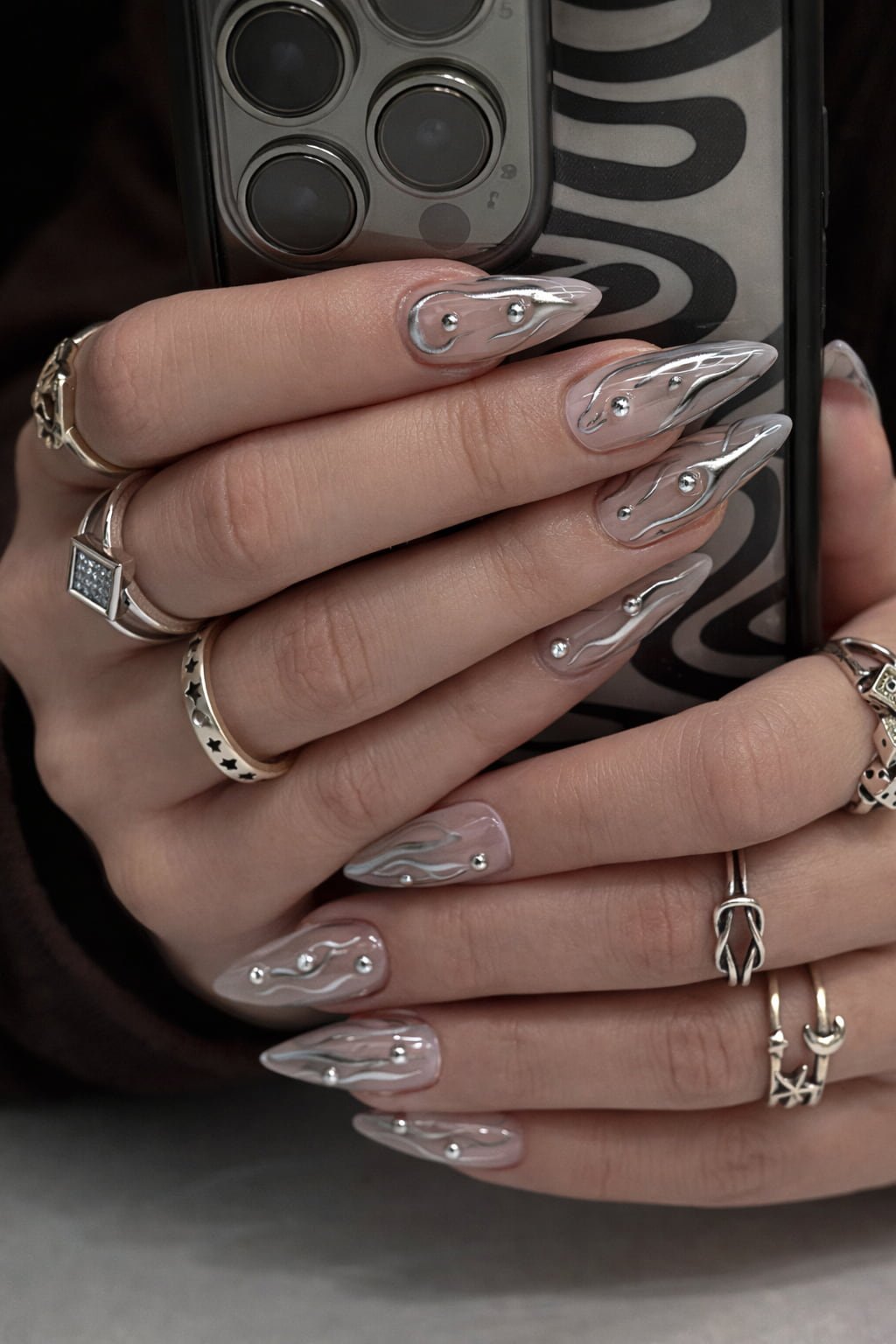 Silver Liquid Chrome Y2K Nail