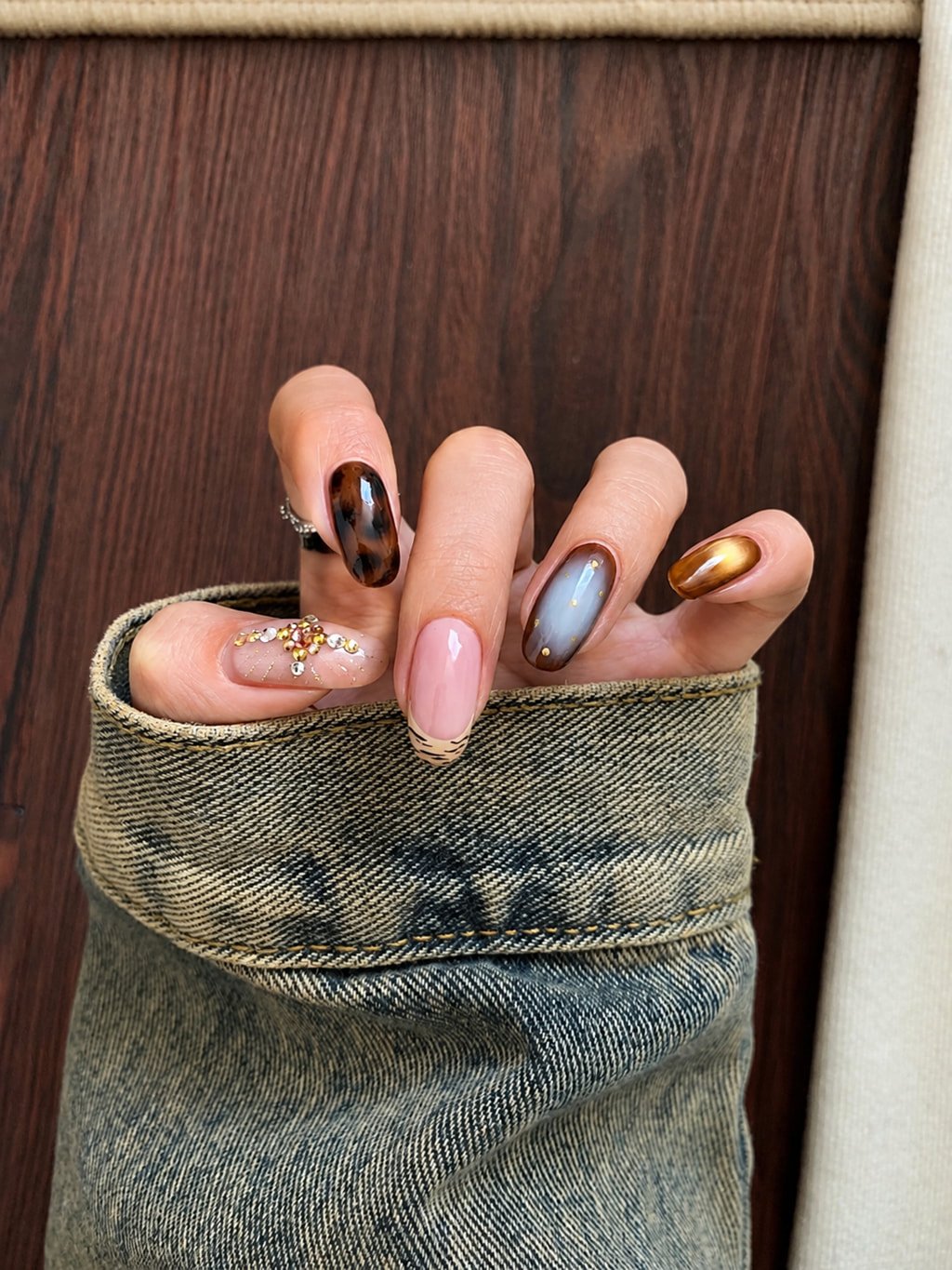 Tortoiseshell and Smoky Gray Almond Fall Nail Design