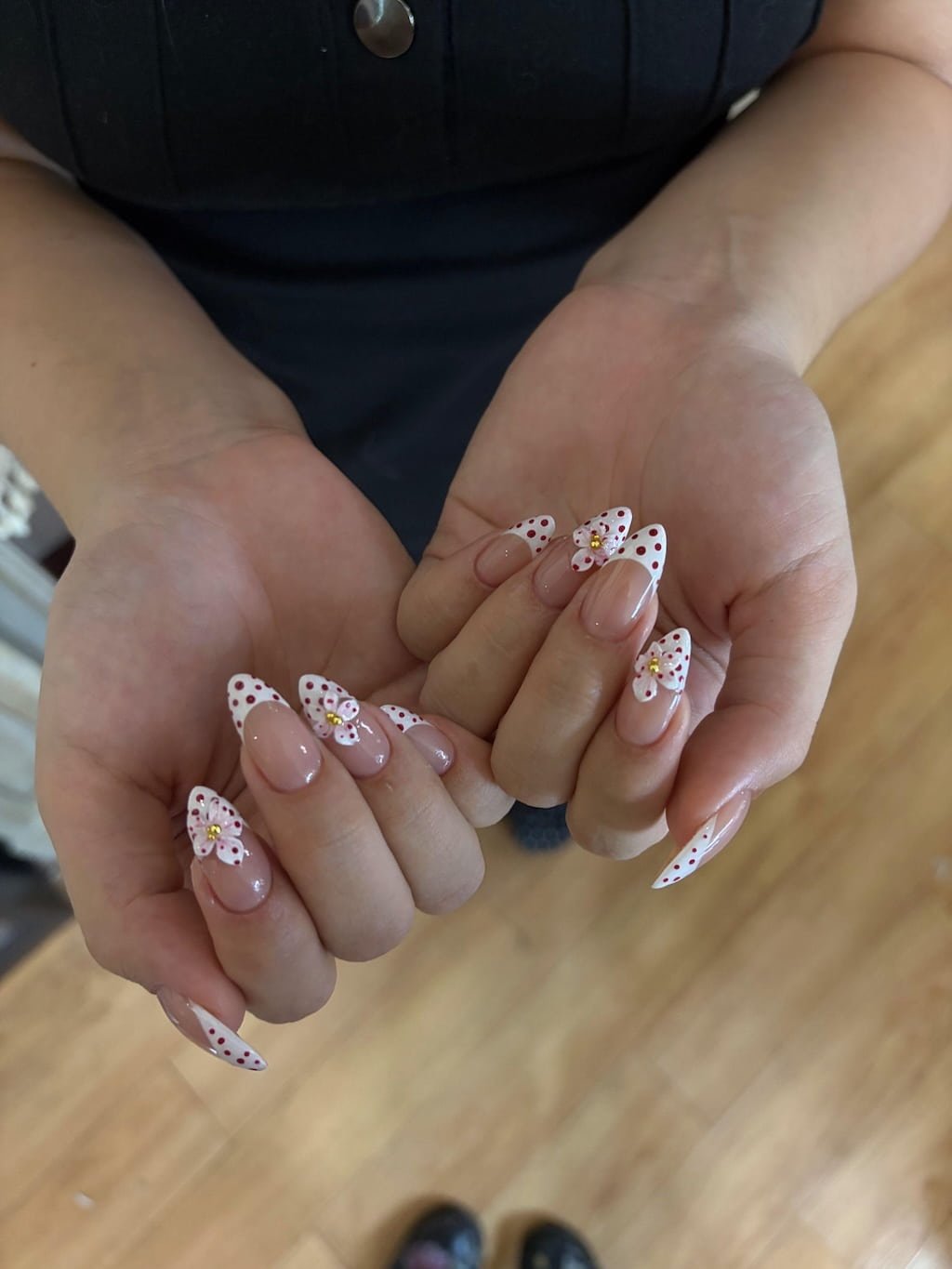 White Polka Dot Preppy Nails with Daisy Flowers